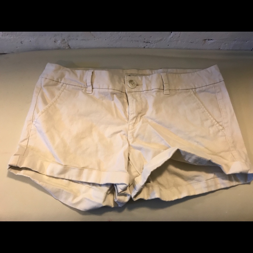 Light khaki American Eagle Shorts